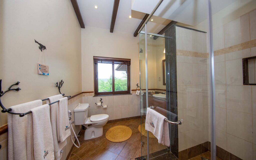 Bathroom with WC and shower in the Classical 2-Bedroom Villa