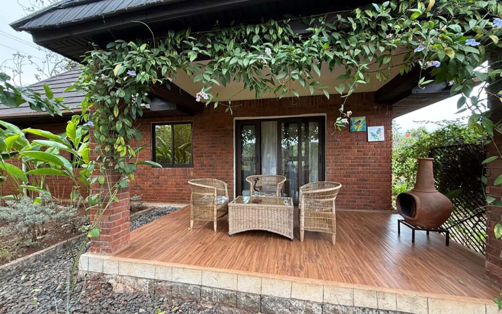 2 bedroom Traditional deck area