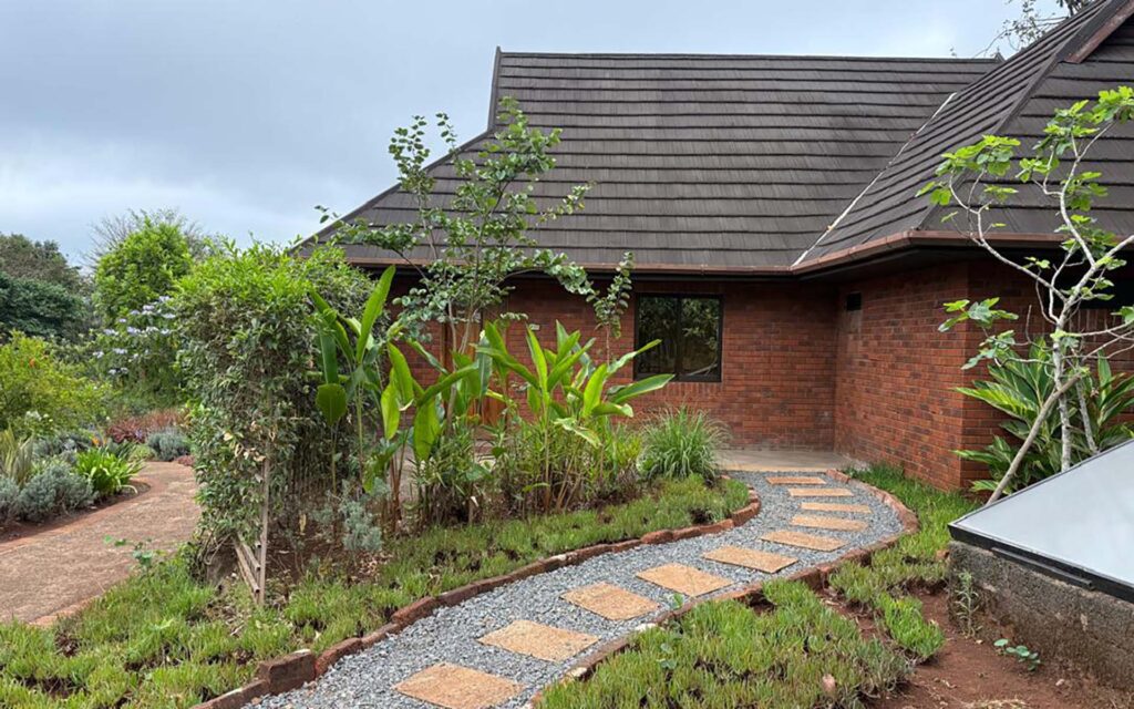 Traditional 2 bedroom entrance